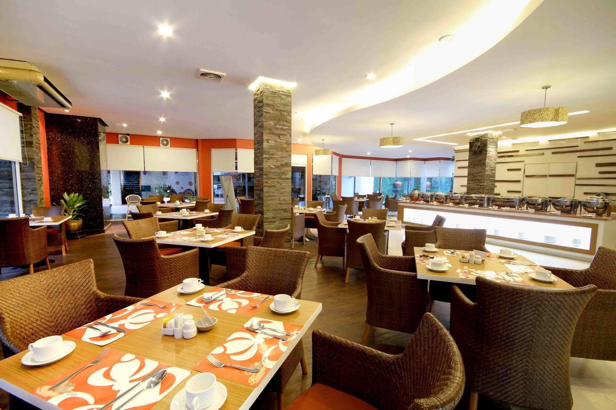 Bentani Hotel & Residence Cirebon Kültér fotó